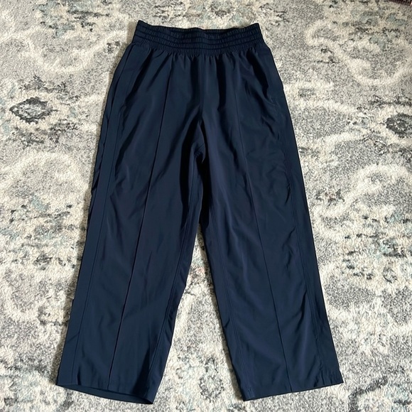 Lululemon Wanderer Culotte in True Navy - Picture 1 of 10